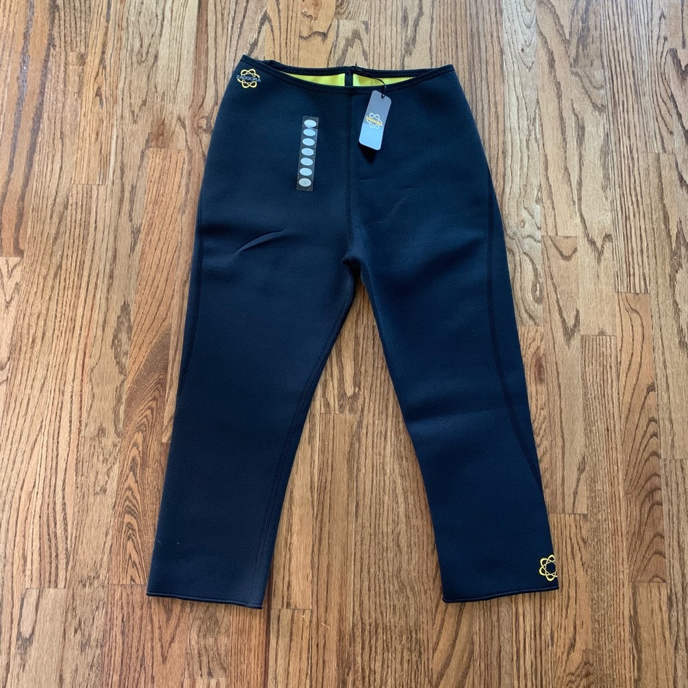 NWT New Zaggora Hot Pants Size Lage